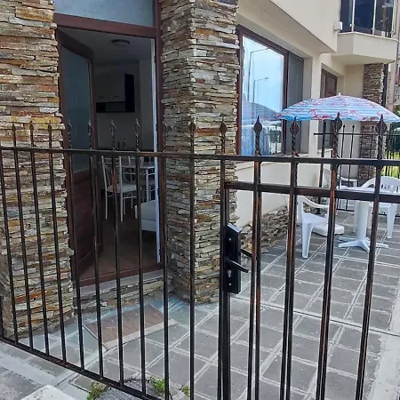 къща поморини Apartamento Nesebar