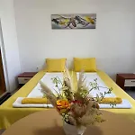 къща поморини Apartamento Nesebar